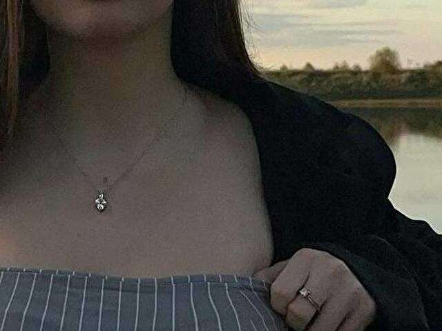JIIGGLY free sexy photo