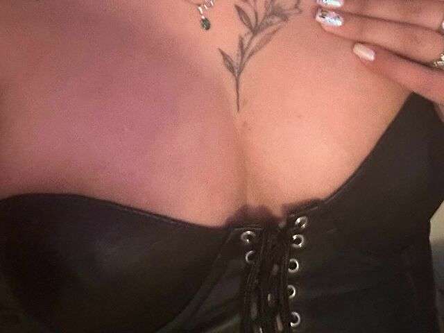 DENNERYS20 free sexy photo