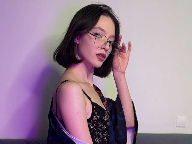 MICHELLLE free sexy photo
