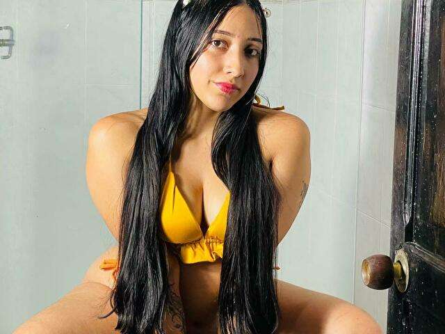 EMMATEYLOR1 free sexy photo