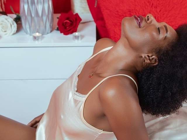 CARDYKAMBELL1 free sexy photo