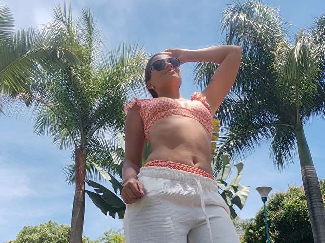 KAROLYONS free sexy photo