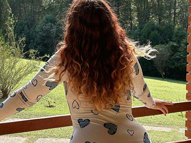 SUZANNE22 free sexy photo