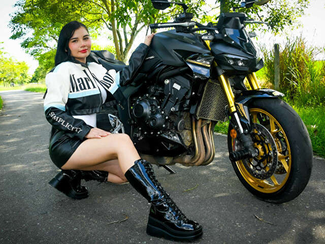 MIAWAYNE free sexy photo