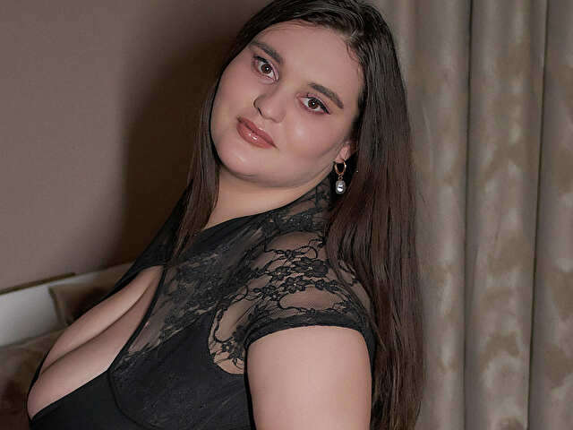 SARAELISE free sexy photo