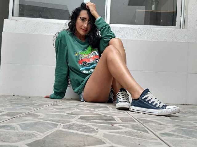 LUCYYNAUGTHY free sexy photo