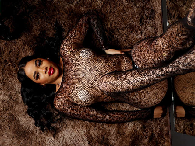 KARLABELUCCI free sexy photo