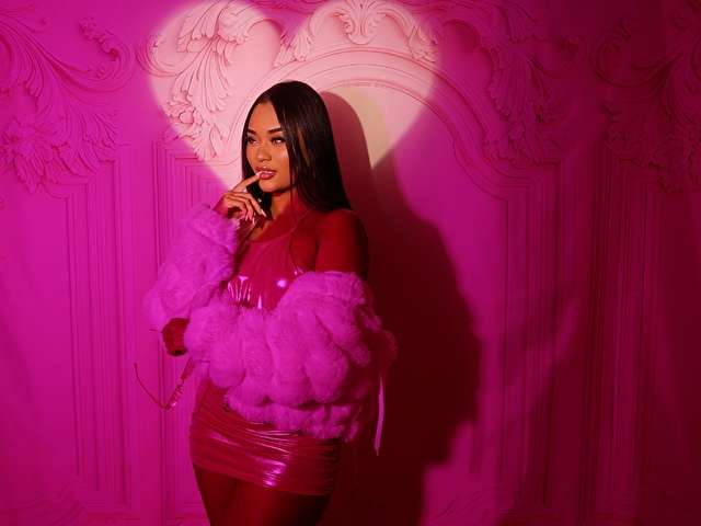 CLEOBASETT free sexy photo