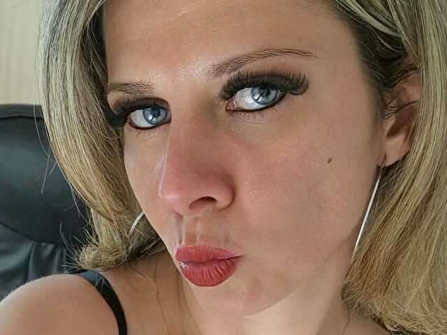 ANNEBLUEEYES free sexy photo