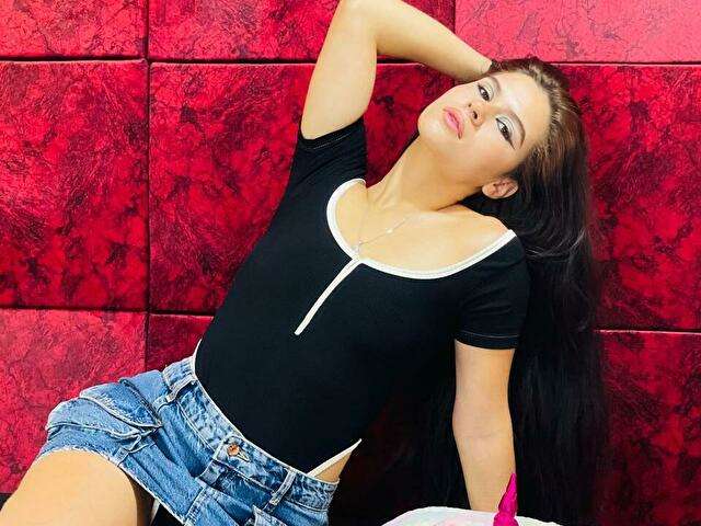 KARINATOMPSO free sexy photo