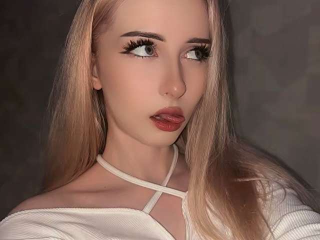 CUTTICRYSTAL free sexy photo