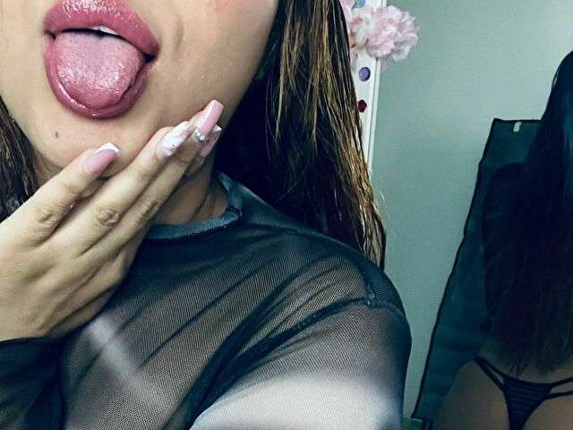 SAELIVRAE free sexy photo