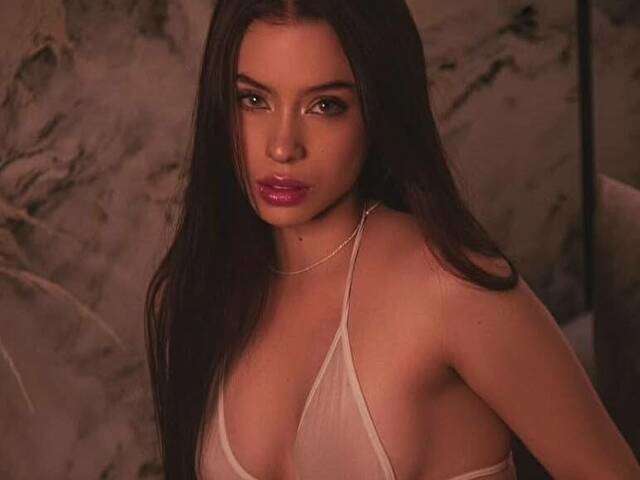 ITSANGELINA free sexy photo