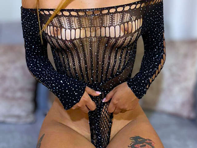 CAROLINEE free hard sexy photo