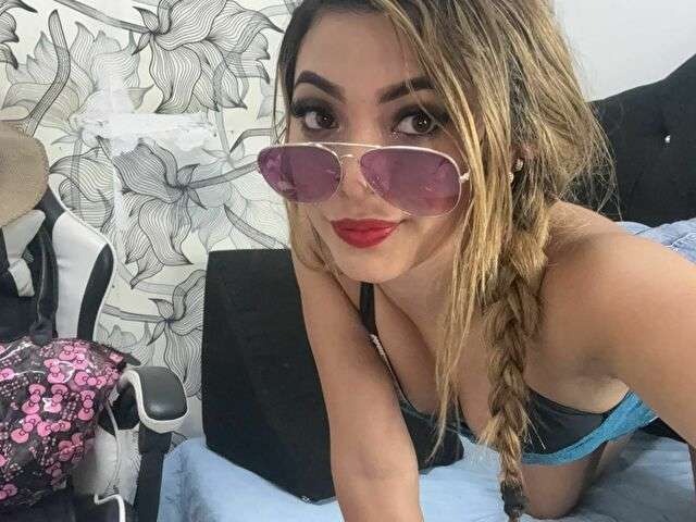CAROLINEE free sexy photo