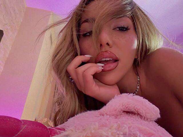 CLARAHAZEL free sexy photo