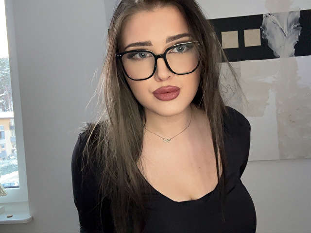 MIAKISS22 free sexy photo