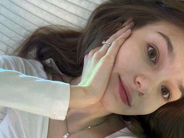 AMELIAMORE1 free sexy photo