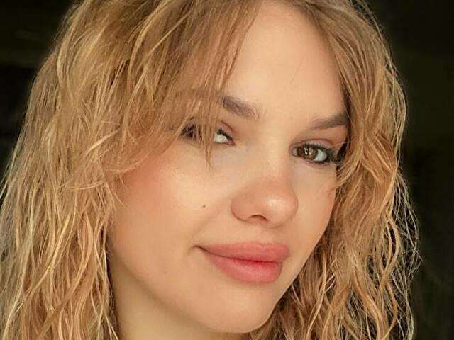 ADELLOVEYOU free sexy photo