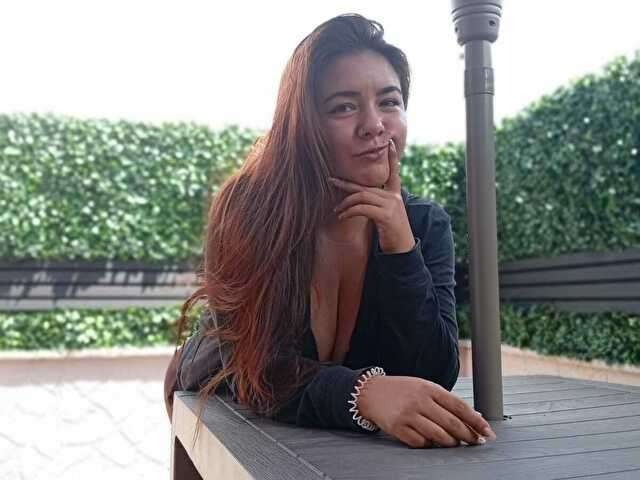ELYINNROJAS free sexy photo