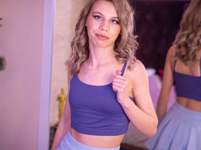 LEIAHUX free sexy photo