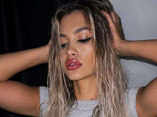 EVELINELUV free sexy photo