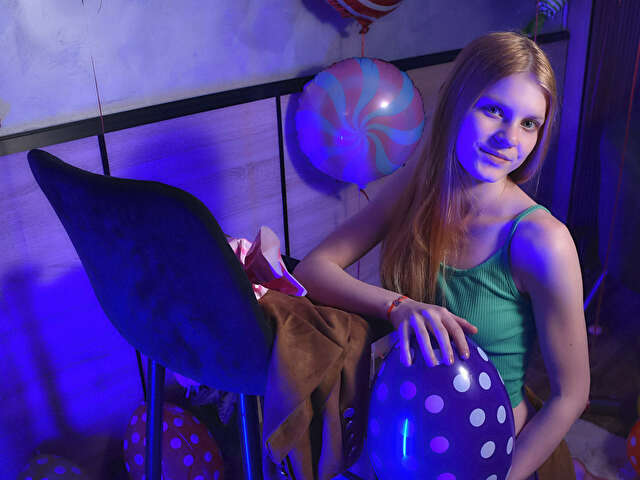 ALICEWISS1 free sexy photo