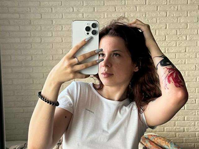 YOURSONYYA free sexy photo