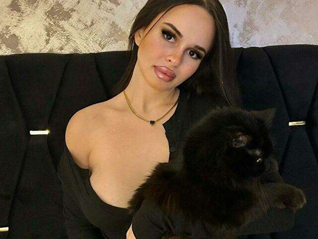 HANNAHISSA free sexy photo