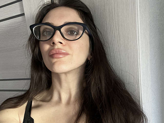 FLIRTYROXI1 free sexy photo