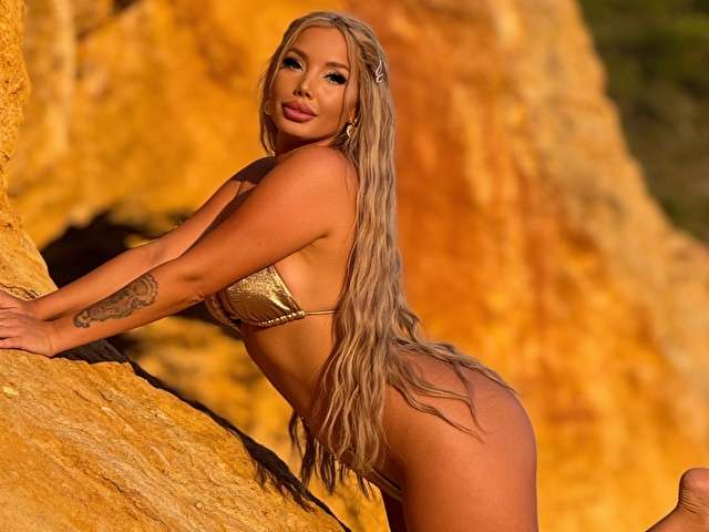 BLOSSOMBIA free sexy photo