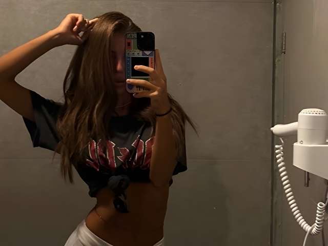 EMILYGRACEY free sexy photo