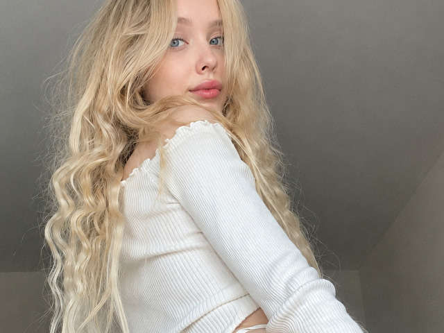 DOLLDIANA free sexy photo
