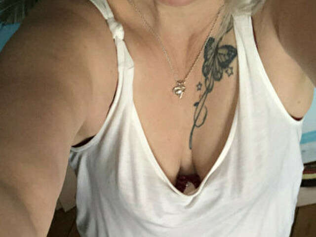 SOFIE free sexy photo
